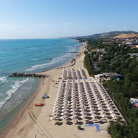 Club Del Sole Stork Family Collection 4* Джулианова