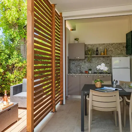 Club Del Sole Stork Family Collection ג'וליאנובה