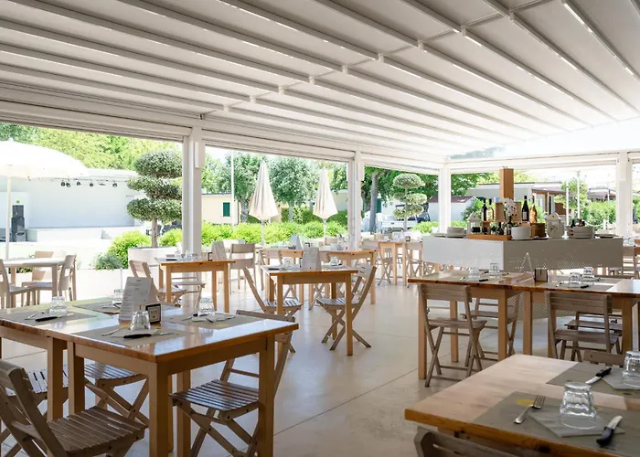 Club Del Sole Stork Family Collection